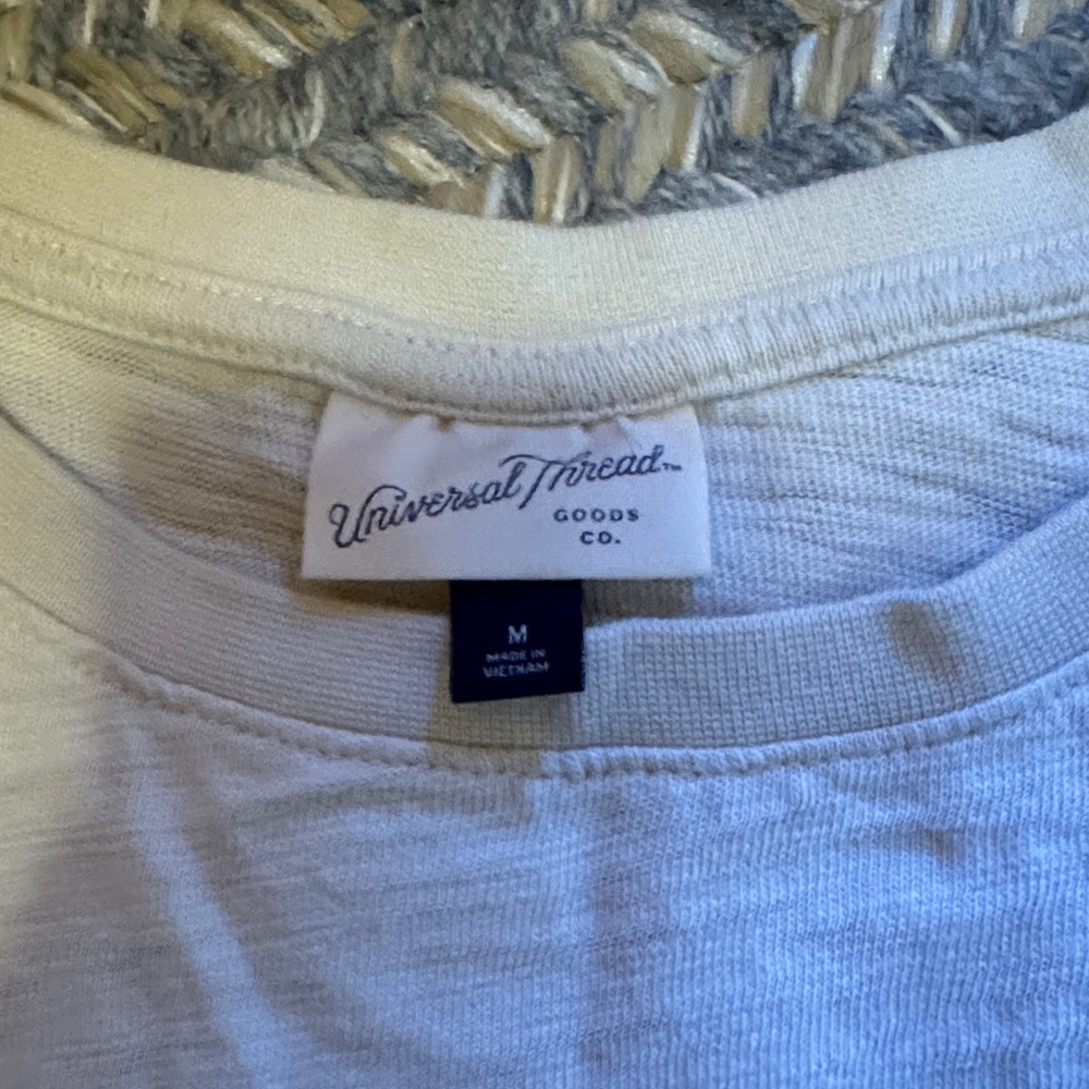 Universal Thread Cream Top - Picture 2 of 2